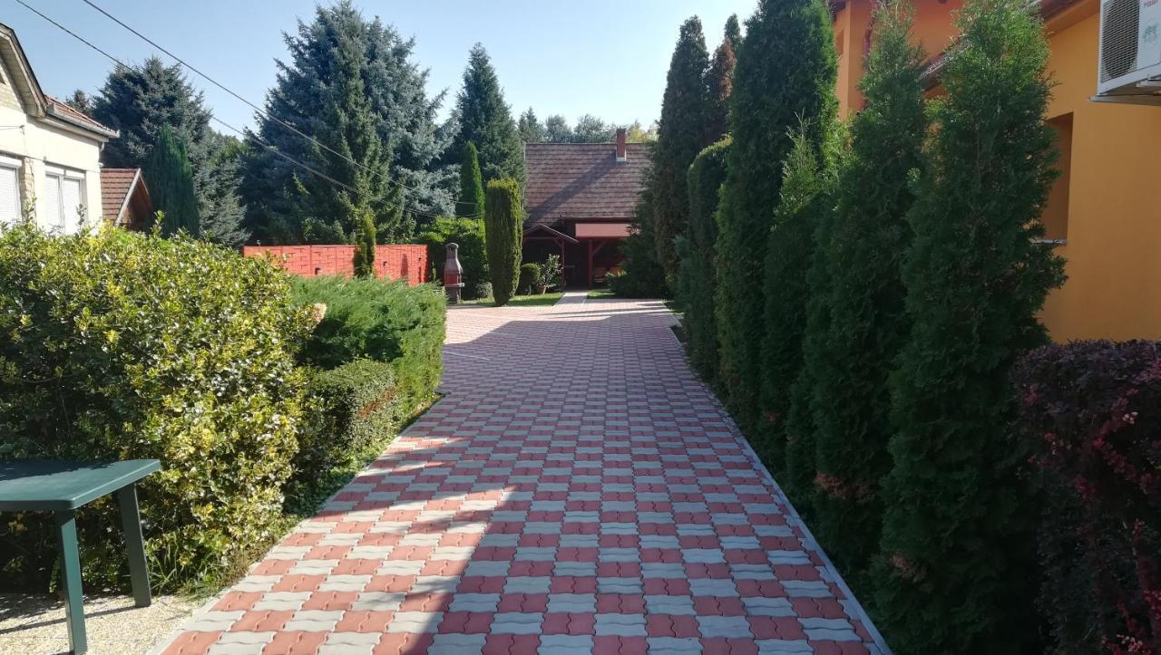 Keri Apartman Mosonmagyaróvár Екстериор снимка